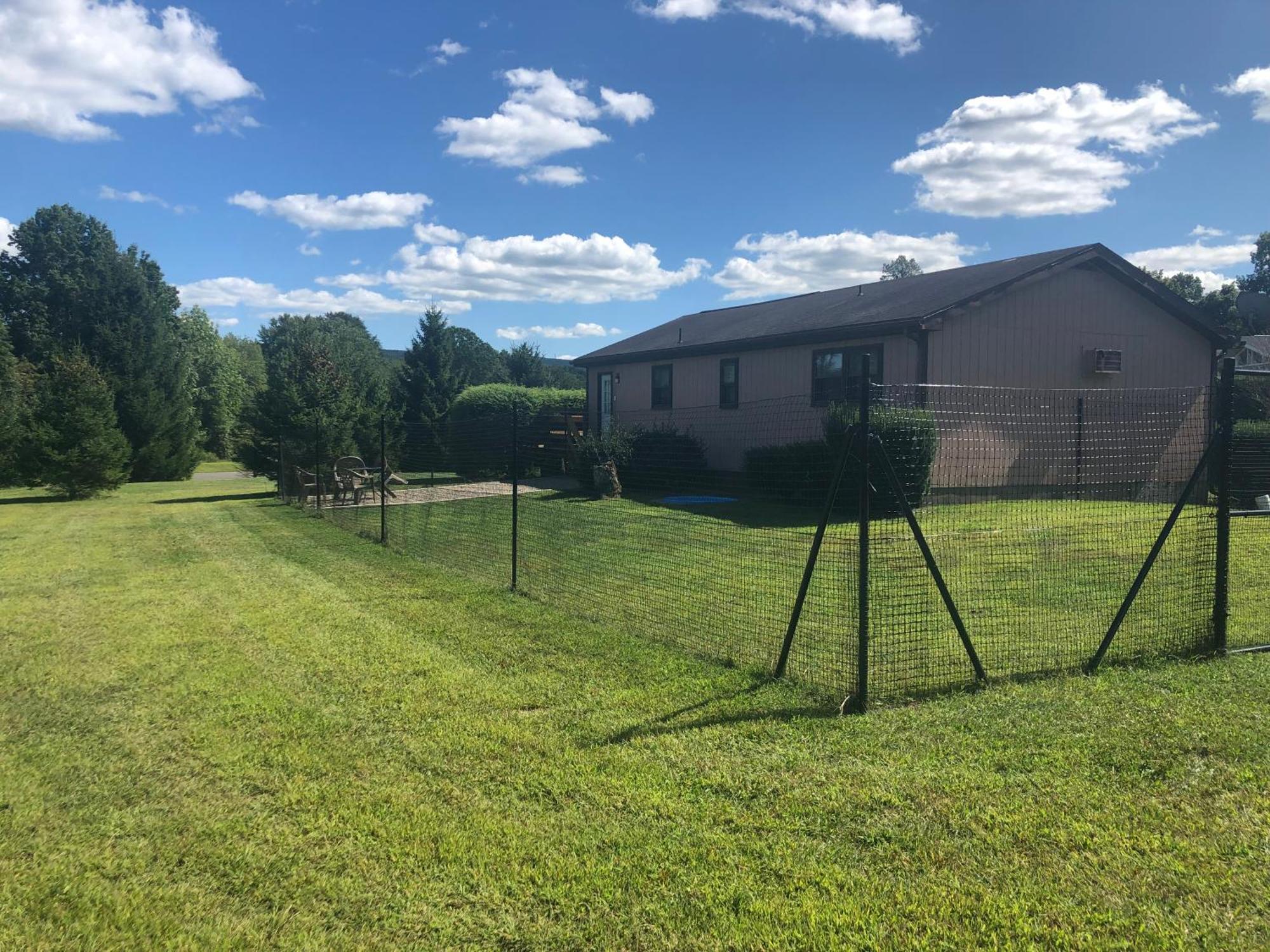 Fenced Yard Chalets From Good Dog Vacations At Big Valley Resort Sciota Luaran gambar