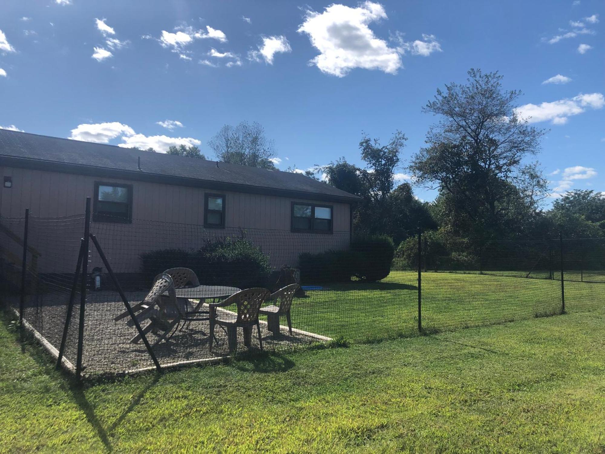Fenced Yard Chalets From Good Dog Vacations At Big Valley Resort Sciota Luaran gambar