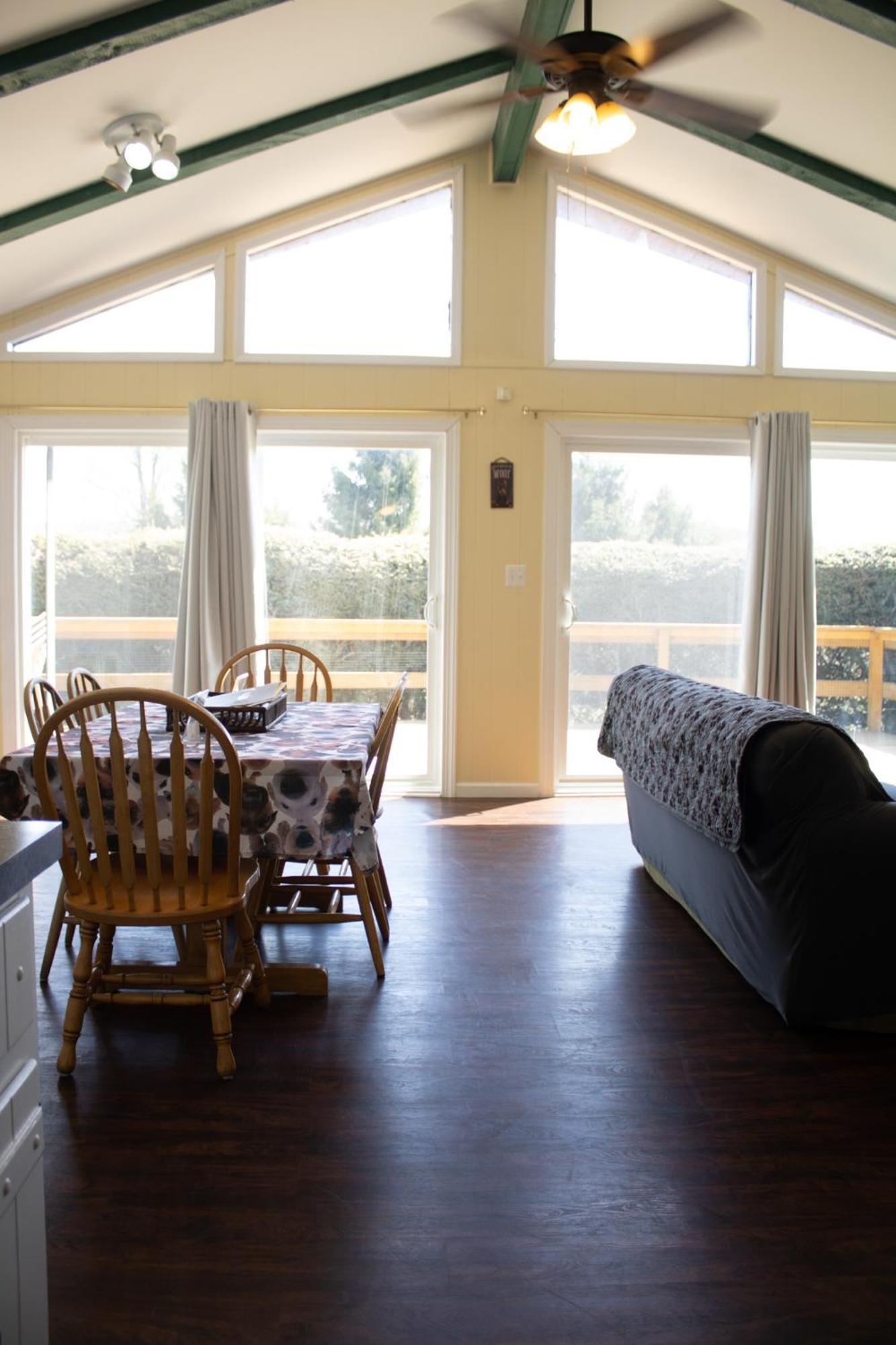 Fenced Yard Chalets From Good Dog Vacations At Big Valley Resort Sciota Luaran gambar