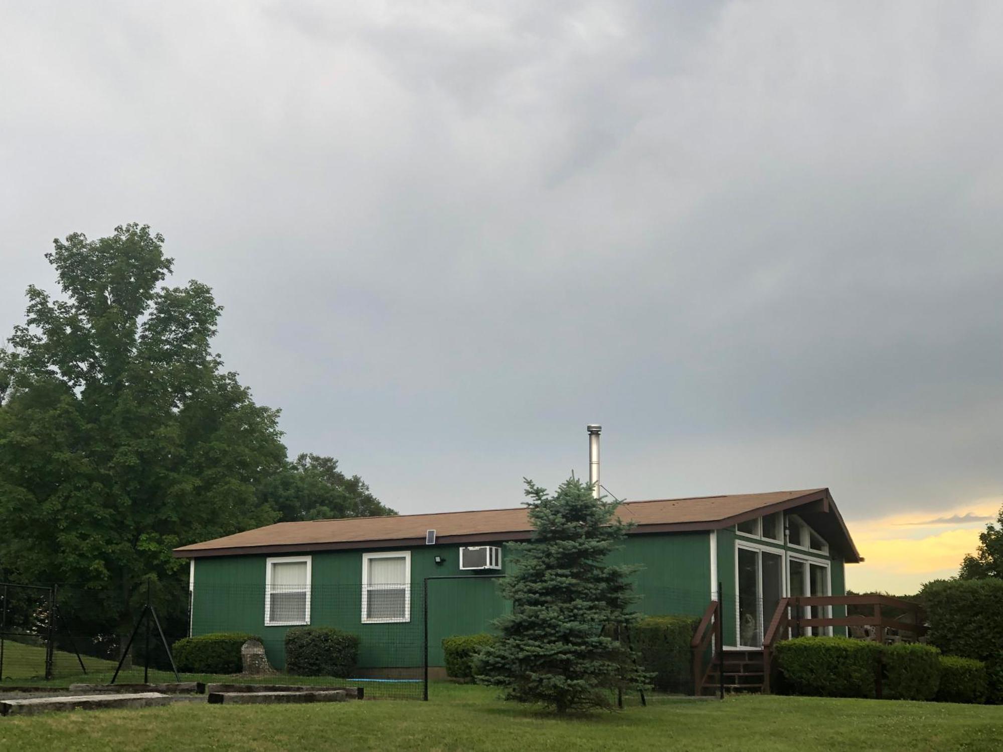 Fenced Yard Chalets From Good Dog Vacations At Big Valley Resort Sciota Luaran gambar